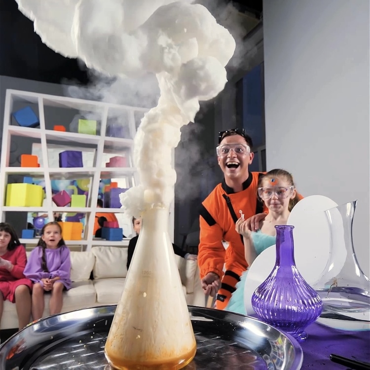 Шоу-программа на день рождения и другой праздник в Москве и области