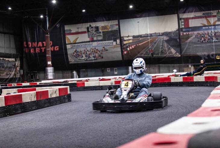 Заезд на гоночном треке