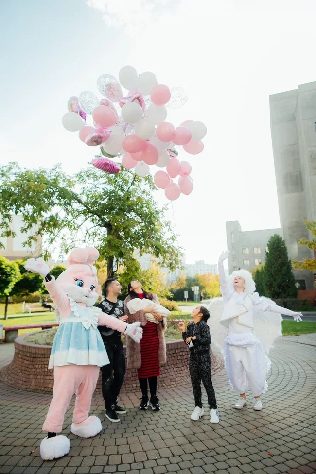 Встреча мамы и малыша с аниматорами