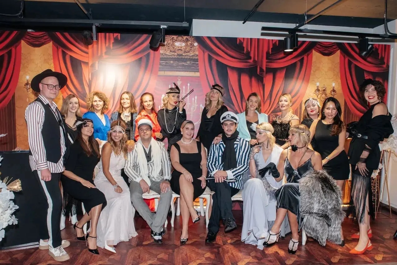 Костюмированная вечеринка Костюмированная вечеринка