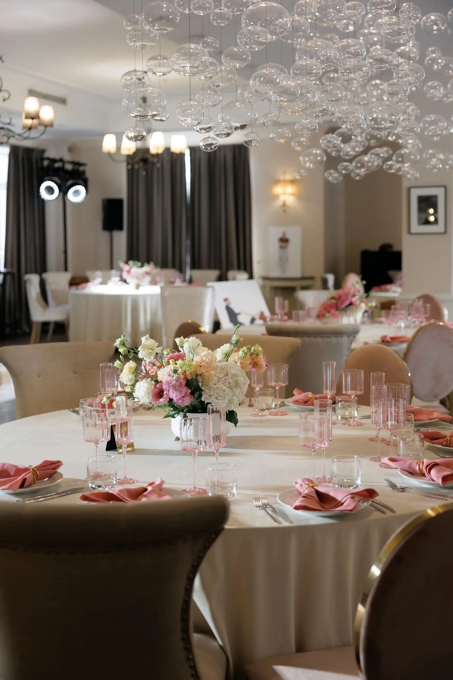 Украшение столов на свадьбе Украшение столов на свадьбе